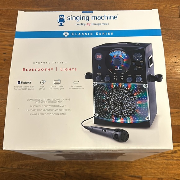 Singing machine. Used a few times. Original box. - Picture 5 of 5